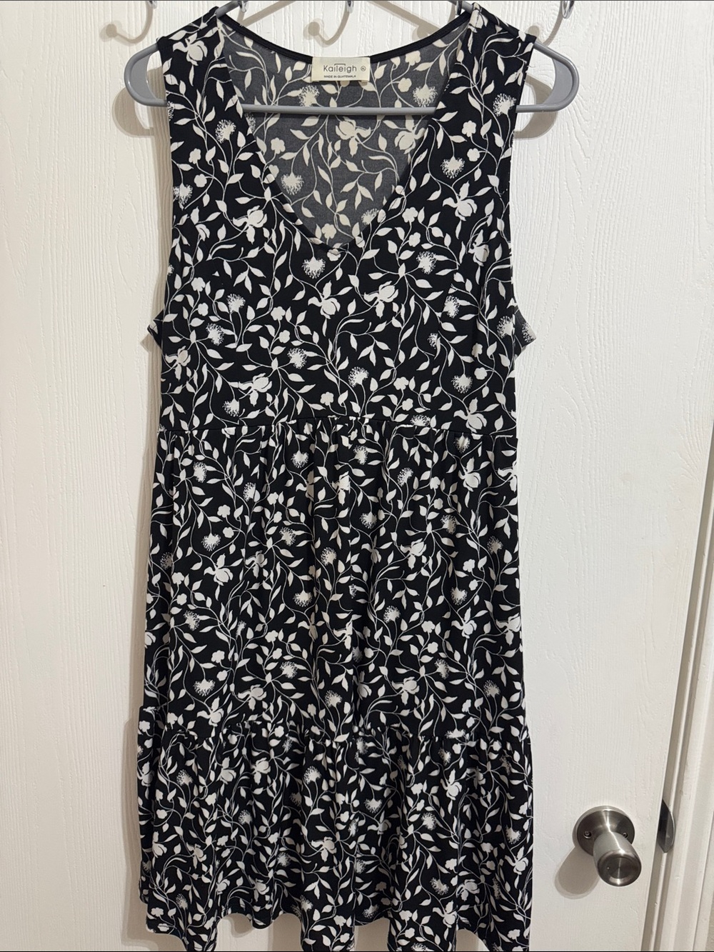 Kaileigh Summer Sleeveless Black White Floral Tiered Mini Dress Women’s XL Flowy
